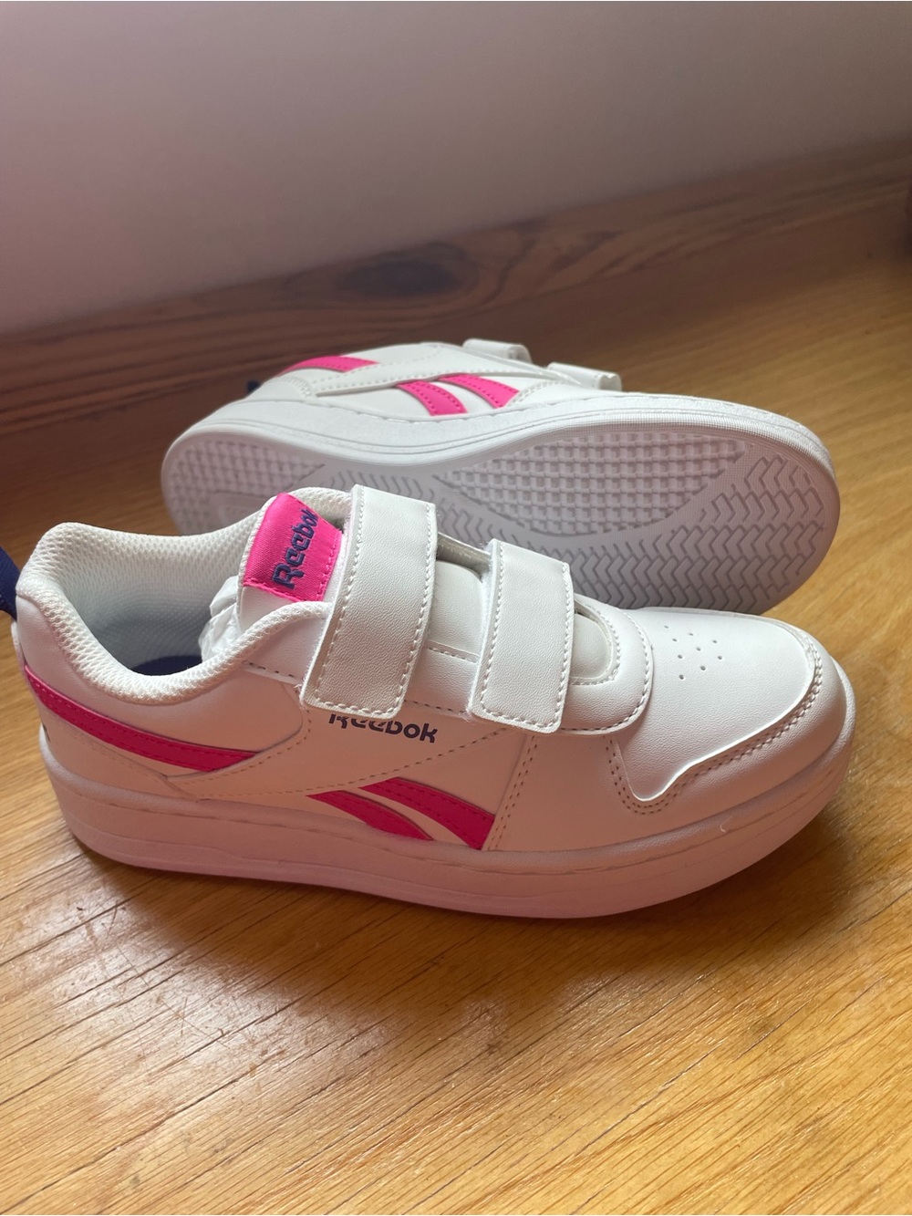Reebok Kids White Sneakers with Pink Accents Velcro. New, no box